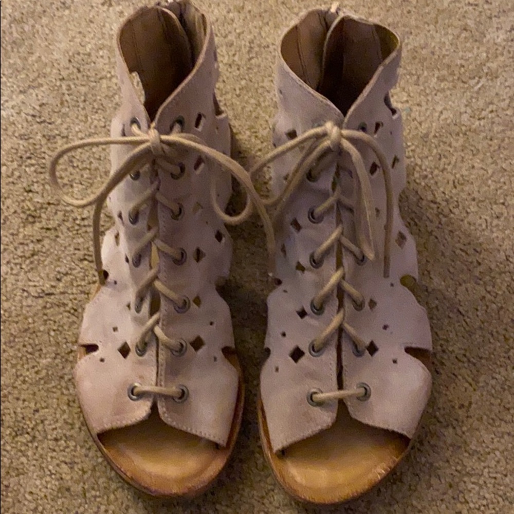 Mix Mooz Florence sandal.